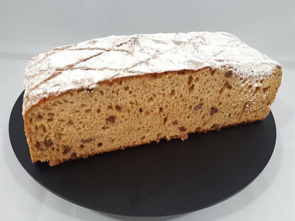 Oude wijvenkoekmet rozijnen